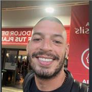 Considero que fuí un estudiante tambien, reconozco formas de comunicación verbal y no verbal, adapto la forma de enseñar.